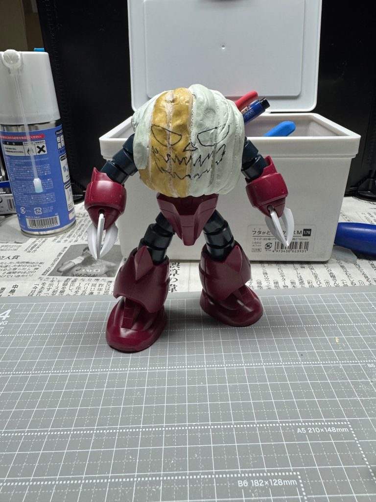 あら可愛い。頭が重すぎて自立が難しいので、この時点で関節強化ペンを用いて何とか自立出来るようにしてます。