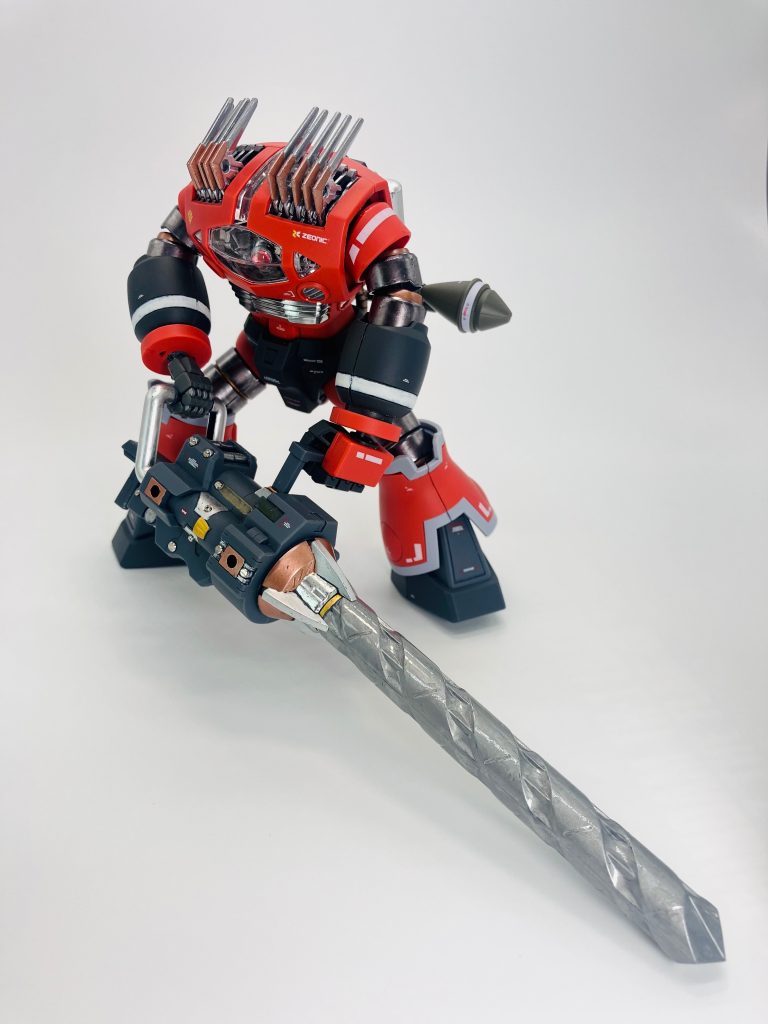 KS-009-RD ロッドドリル・モジュール装備　一点突破の貫通力を持つ、いわゆるドライバー型モジュール、限られた時間内の突破能力に優れ、瞬間ダメージ(DPS)は3種類で随一の破壊力を誇る兵装