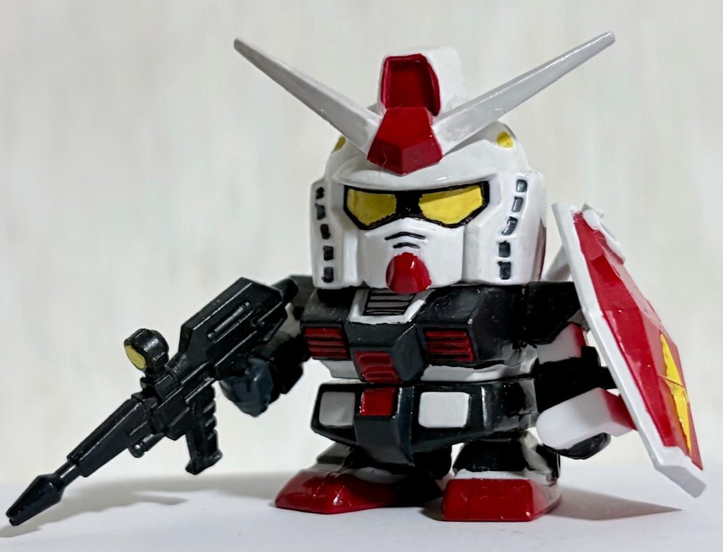 続いて以前Gファイターとセットで紹介したガンダム。ビームライフルだけモビリティジョイントのモノを使用。