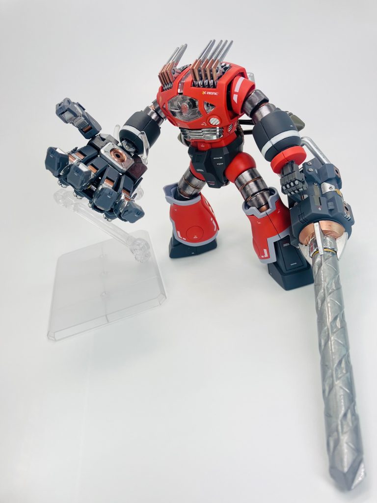 だがしかし、天性のニュータイプ素養を持つエースパイロットと対峙した時、この重量で果たして互角に渡り合えたかは疑問を呈する技術者も多かったと言う