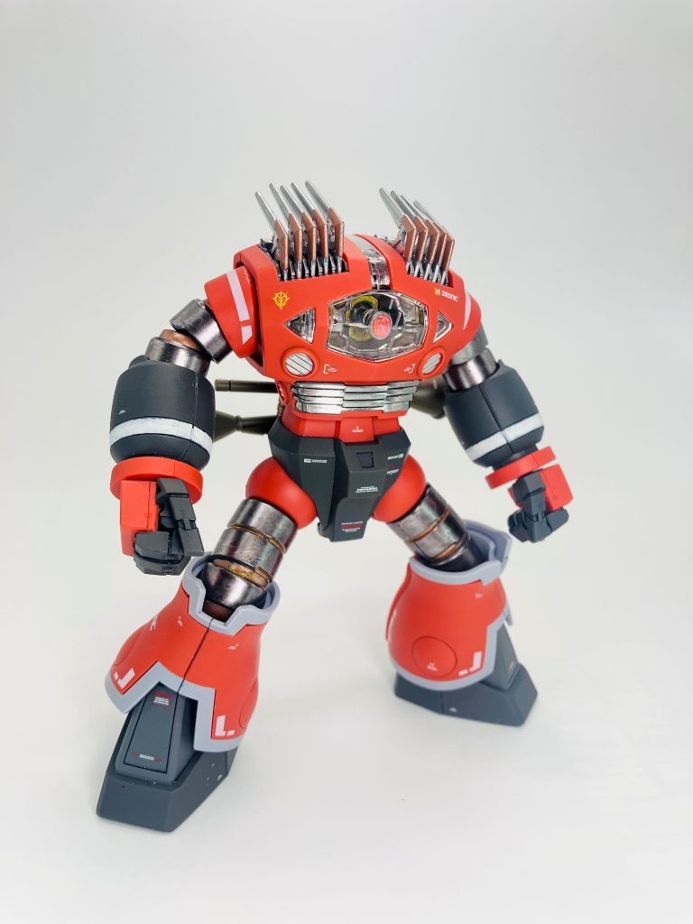 今回も関節を中心にメタリックマーカー🥰　モノアイ周辺はガーレリーで塗分けしクリアーパーツも出来るだけ研磨しました😉