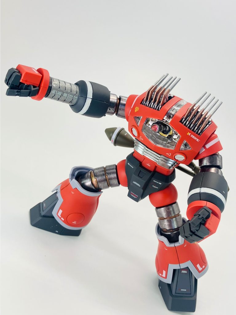 腕部はアームパンチを再現するパーツが付属、ちなみに2個あるのでさらに伸びます🤩　欲を言えばこのゴツ指ハンドの平手が欲しかった😬