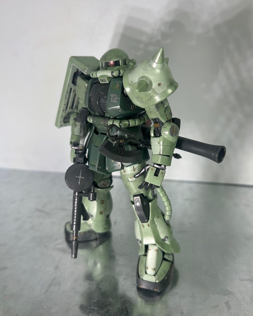 今回はRGのザクⅡです。偶然買えたのです。うむかっちょいい。
