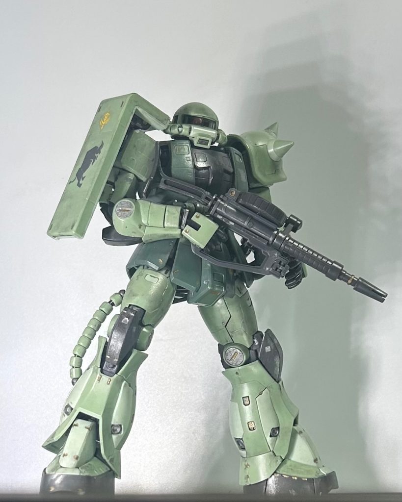 作るまで気が付かなかったケド、このザク、F型なのね…ずっと単なる通常のザクなのだと…(zaku-kao9)…見分けが付くとは言いませんが。