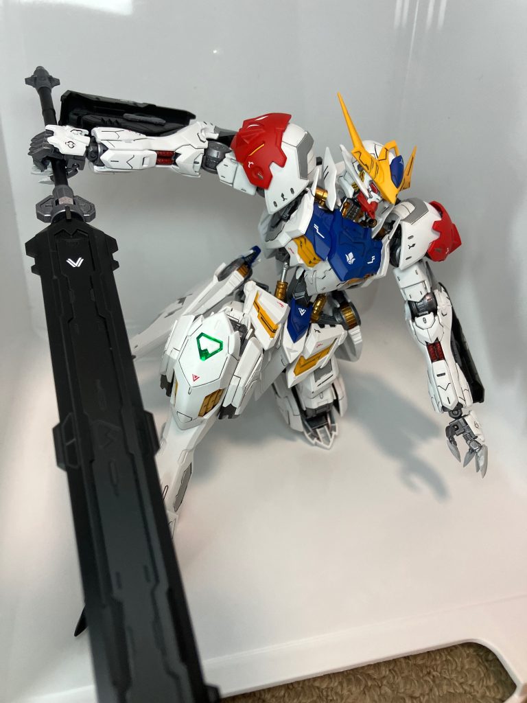 武装ポーズ①デカすぎて撮影スペースに収まらない('ω')
