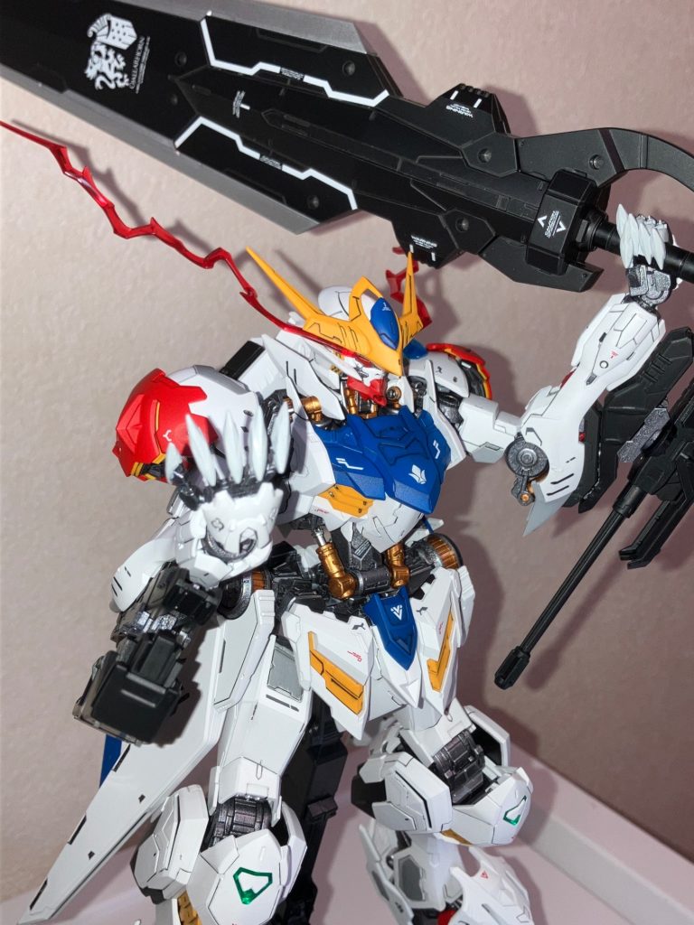 武装ポーズ⑤眼光エフェクトがかっこいい！直近でホビーショーなどあり、つよつよモデラーさんたちの作品を拝見してモチベーションが上がりますね！&nbsp;