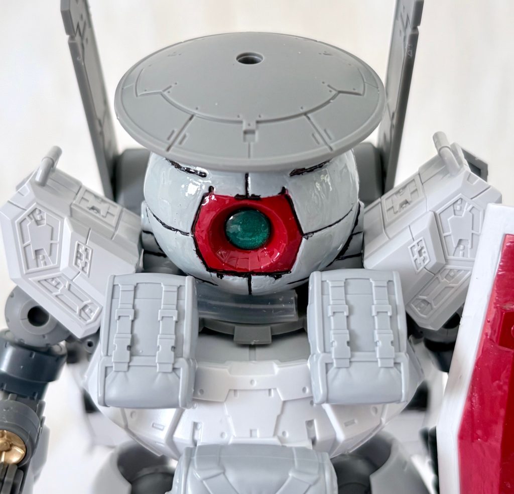 頭部の陣笠はSD戦国伝の「足軽暴留」を参考にレドームが搭載されている。前回紹介したジョイントキャッチャーはこれを付けるために必要なものだった。