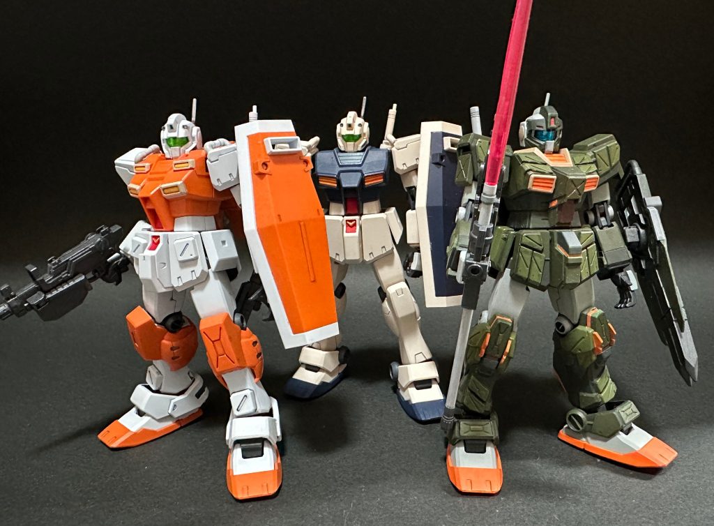 ベースになったジムのキットたちと。ジムパワードとはいいコンビになりそうですね。