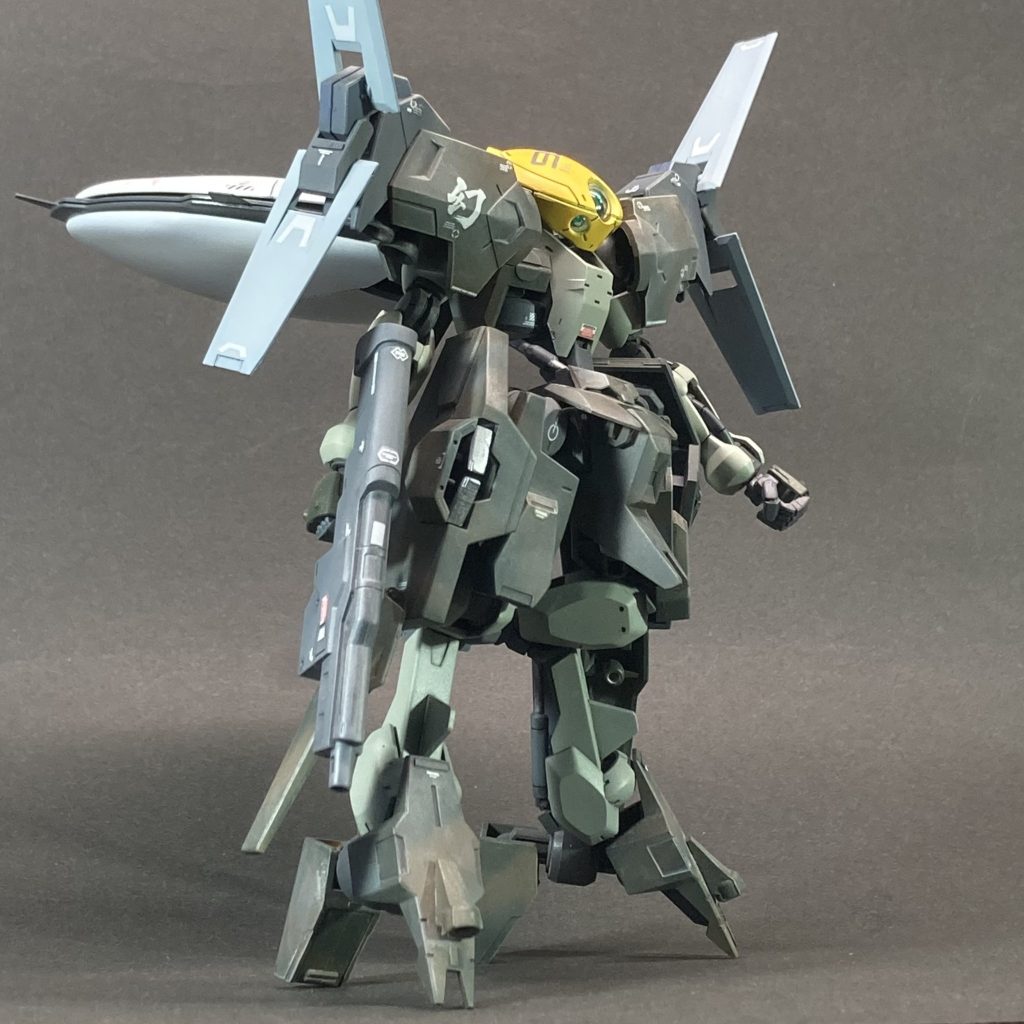 塗装は、前回の投稿で紹介させていただいた2機と同様に、陸上自衛隊カラーを2色使って迷彩にしています。使用感をねらって、軽くウェザリングもしています。迷彩もウェザリングも、アップ写真でないとよく分からないですね。うーん、難しい･･･&nbsp;1.5ガンダム［ラボ］ イエローベレー&nbsp;