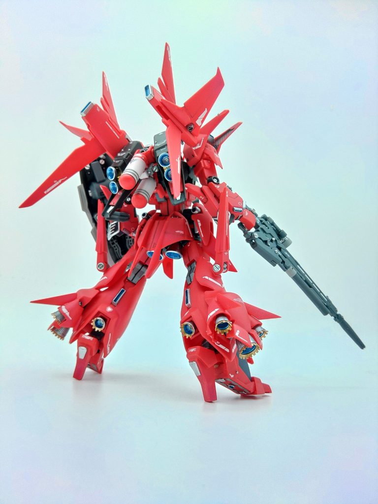 キットのリバウは多少接着などが必要ではあるものの、顔に少し難ありという程度です。しかし、バウ学を研究しリバウの設定をマンガから摂取し、かつキットの膨大な余剰パーツを見ればこのまま軽く顔だけ改造してお手軽に終らせるわけにはイカンだろう？とも思うわけです。そこでカッコいいリバウを作るべく改造していくのですが、まずは改造のテーマを絞ることから始めます。