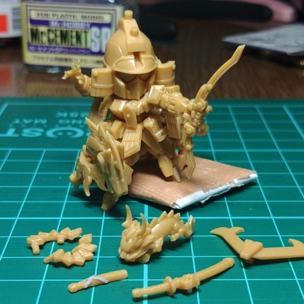 今どきスペリオルディファインいじってるの私くらいなんじゃないでしょうか？①太刀のサブの短刀作成②胸当ての形状変更③ショルダーアーマーの位置を変更武士が好きじゃない人は、なんのこっちゃ興味もないでしょうが(笑)こいつを鎌倉武士に仕立て上げるべく少しこだわりました😊&nbsp;次は表面処理の後、サフですね。（1枚目）