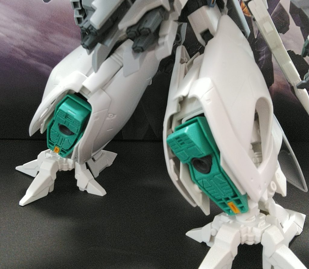 脚部に装甲追加(リントヴルムのヤツ)。