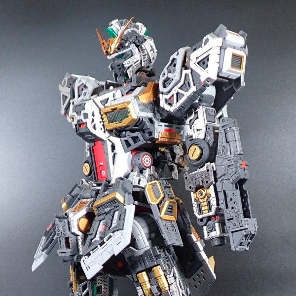 PGU νガンダムインナーフレーム完成しました。変更点メッキは剥がして塗装に置き換えています。リード線は質感がイマイチに感じたのでメッシュコードに変更しました。&nbsp;（3枚目）