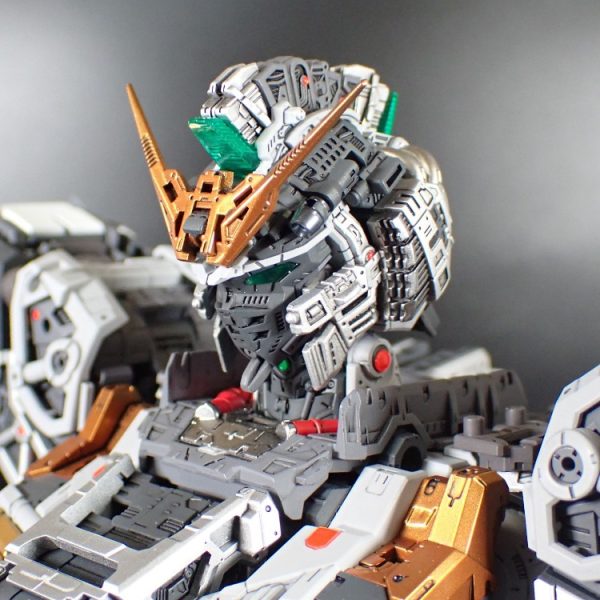 PGU νガンダムインナーフレーム完成しました。変更点メッキは剥がして塗装に置き換えています。リード線は質感がイマイチに感じたのでメッシュコードに変更しました。&nbsp;（1枚目）