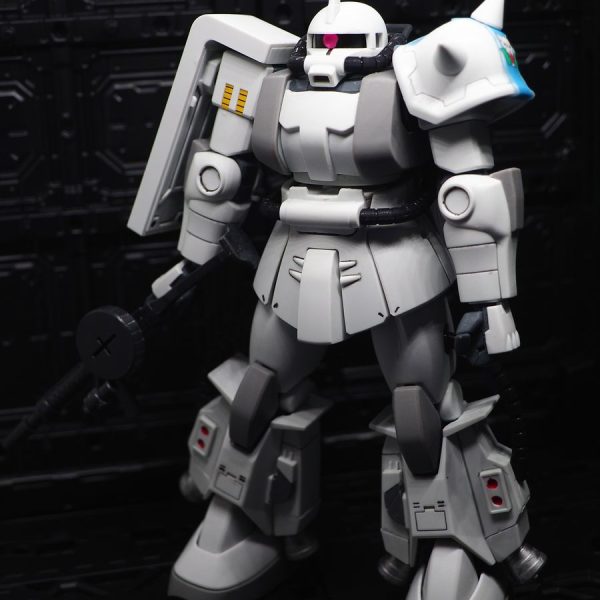 白狼ザク組み立て終わりました(zaku-kao5)もう１機の赤い彗星ザクが完成してから、仕上げに入ります(zaku-kao5)シャア専用はジャンク品の黒い三連星ザクを全塗装して作ります(zaku-kao4)筆塗りなので綺麗には出来ませんが、極力頑張りますね(zaku-kao4)（2枚目）
