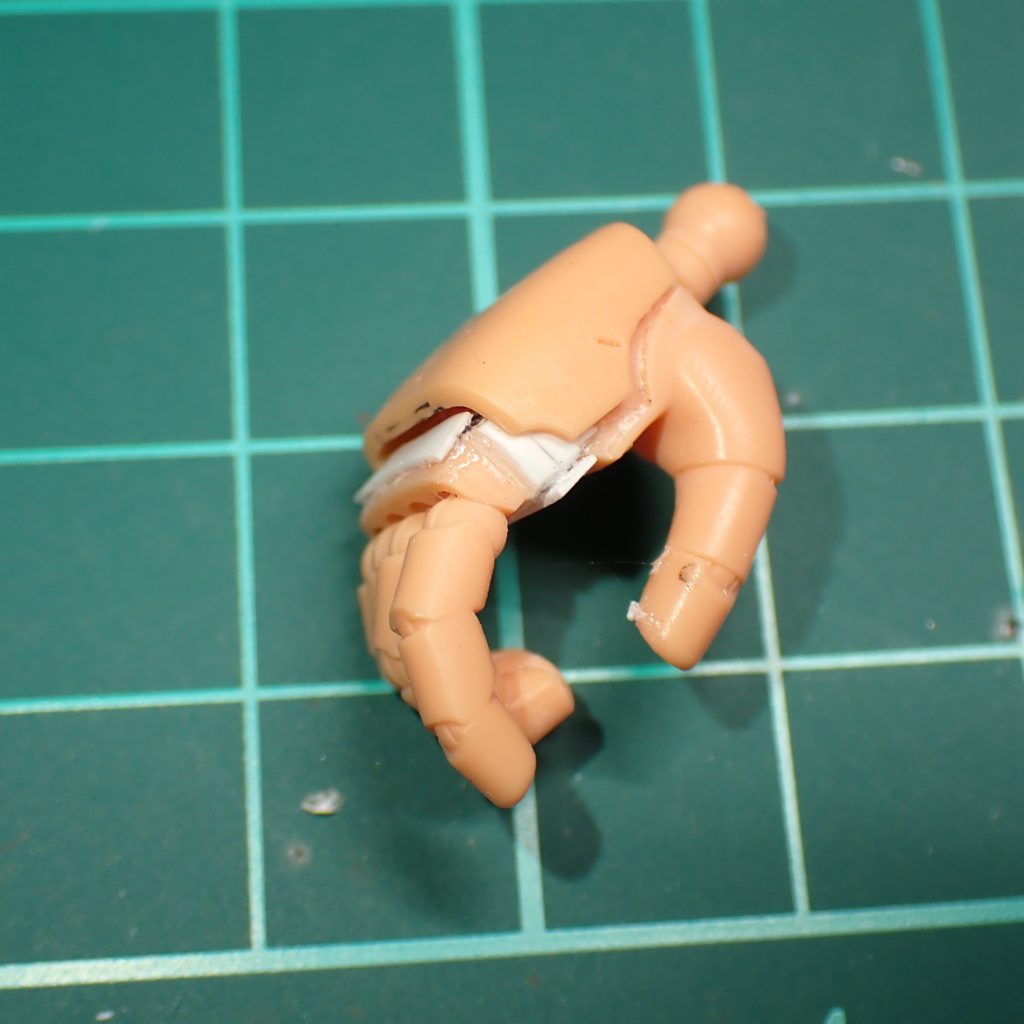 切った貼っただがなんとかそれっぽく。目立たないところだからよし！
