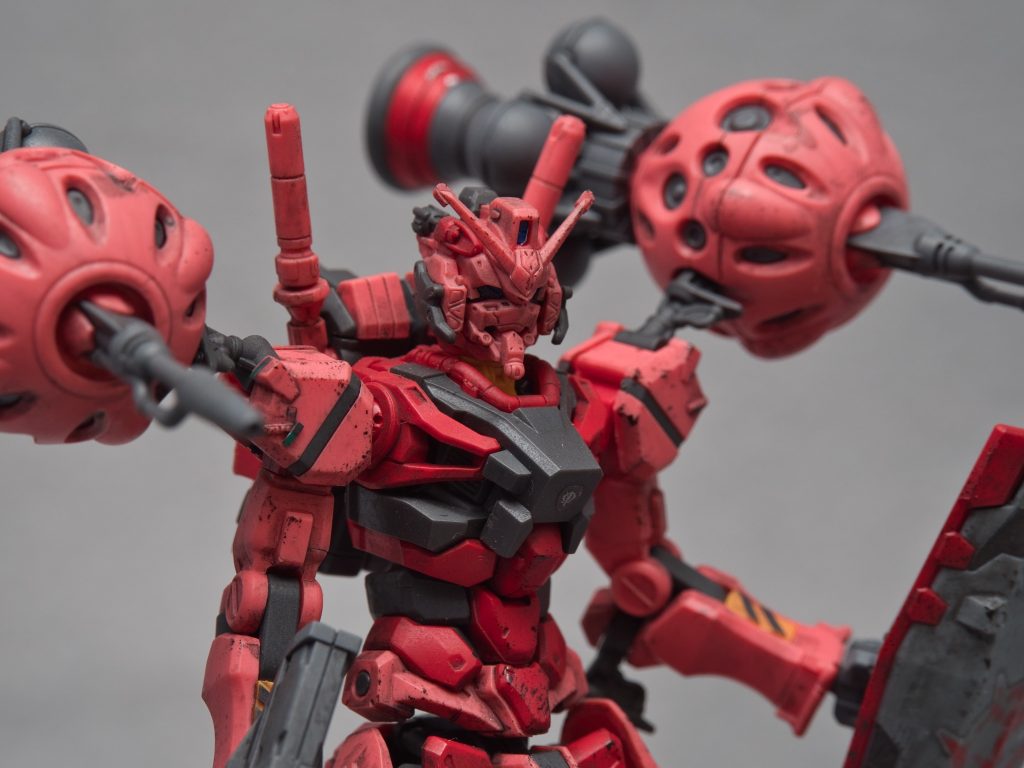 GQuuuuuuXのガンダムの好きなところはこの悪そうな顔です。このサイズに恐ろしいほどのモールドが刻まれています。