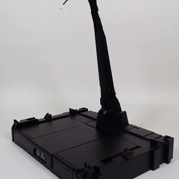 PGU νガンダムディスプレイベース完成しました。こんなに広い面をエアブラシで塗装するのは初めてでした。改めて0.5mm口径のエアブラシの有難さを知りました。いや～、大スケールカーモデルのボディを光沢で仕上げるモデラーの方マジで尊敬します。（3枚目）