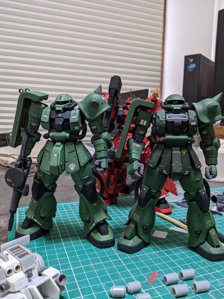 以前制作したvar2.0のザクと比較です。