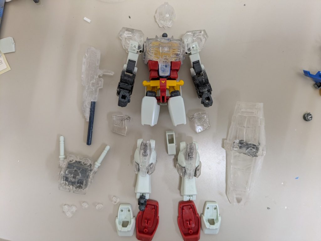 ホントはHGガンダム7号機をもうひとつ手に入れられれば良かったのですが、プレバンだし、そもそも欲しいガンプラが入手できない時世なので、レジン複製しながら製作しました。