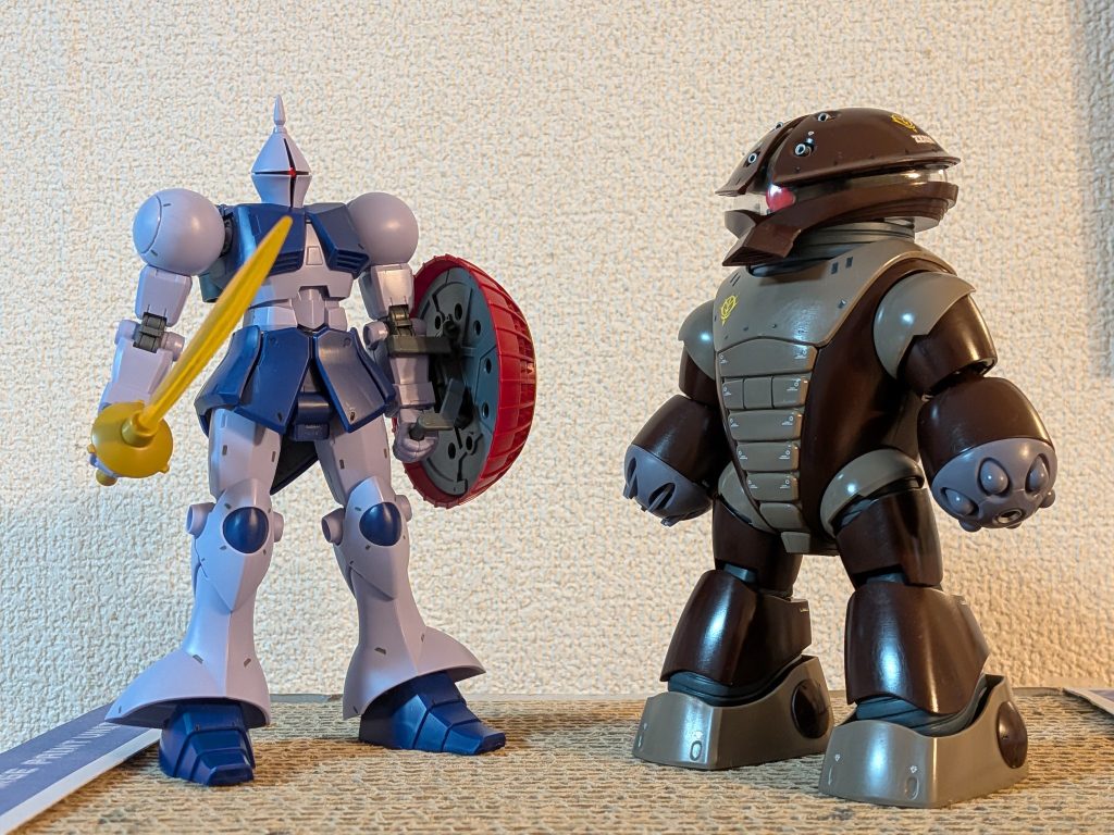 どこにどんなデカールを貼るか、飾っておきながら考えました。