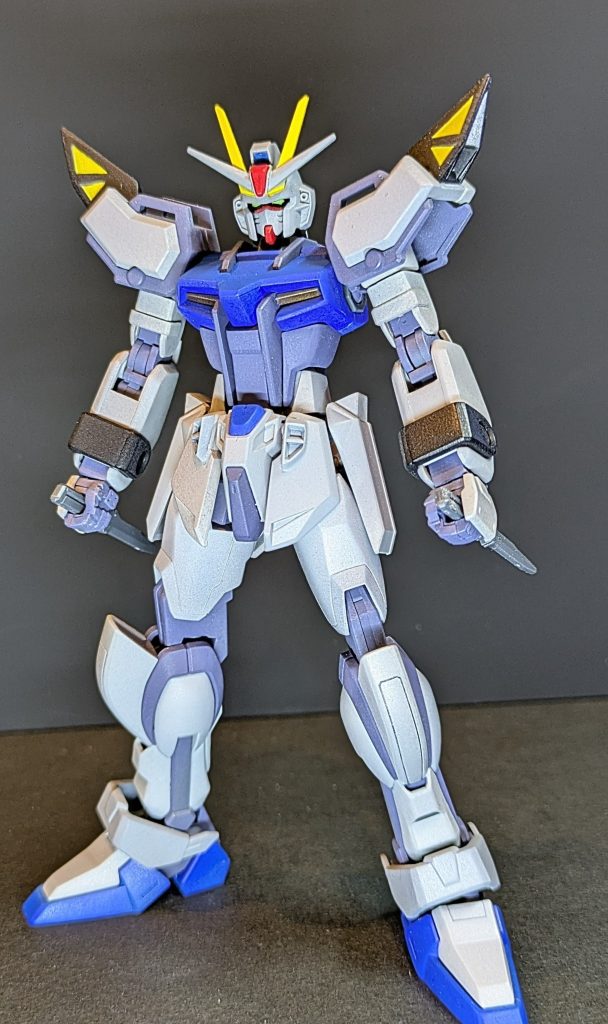 ストライカーパック無しの素のストライクEです。素体ストライクの出来がよくて助かりました。2丁のピストルは次回のノワールでやろうと思います。