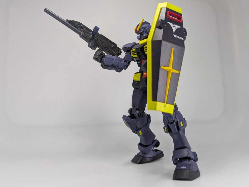 ノーマルシールドもリペイント。ちょっと黄色が目立ちすぎました。どこかの球団とのコラボキットみたいに見えます。