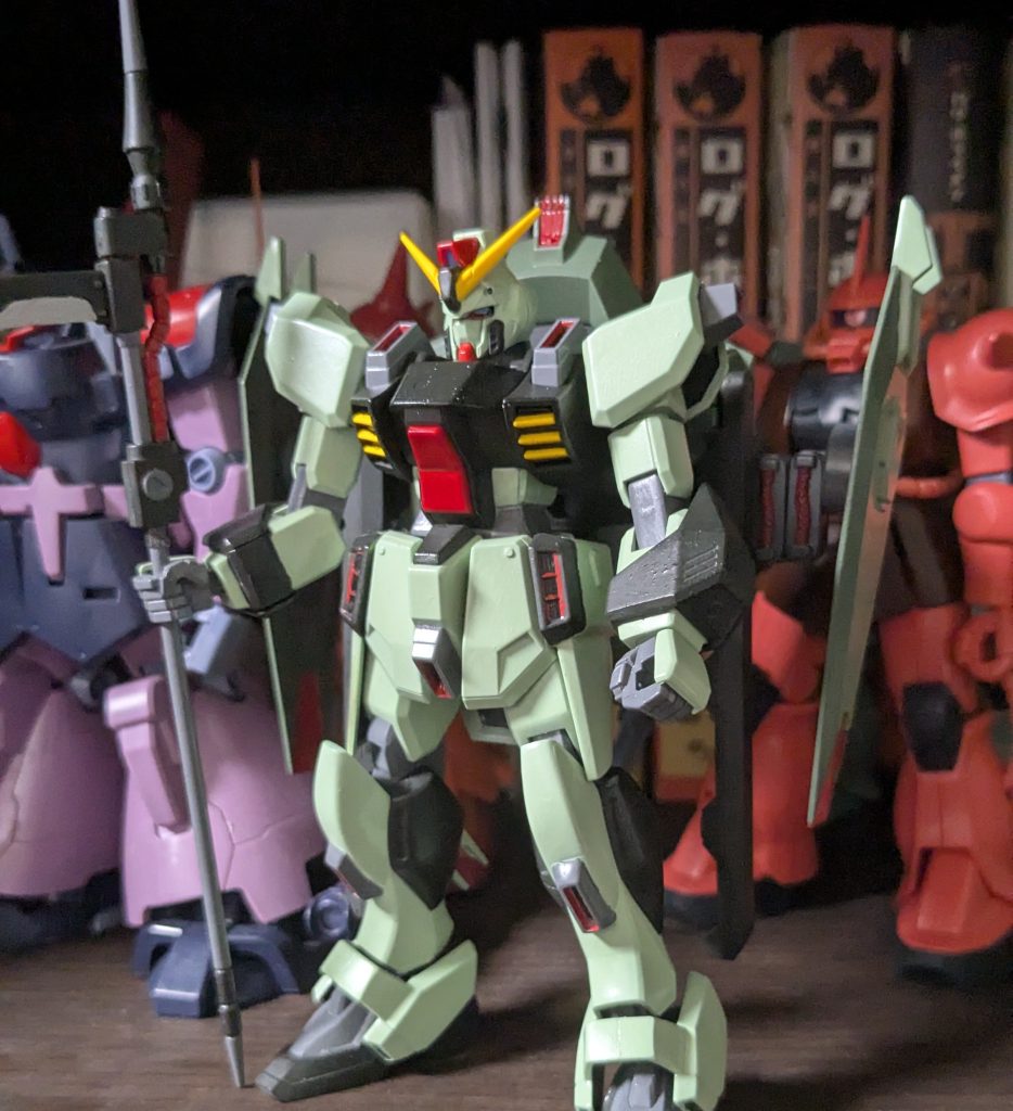 作品名：HGフォビドゥン<p>結局こっちも塗りはじめてしまったんですが、あれ？思いのほかこいつカッコ良くない？鎌とバックパック外したら、なんか逆シャアあたりに出てきそうな造形してない？？</p>
