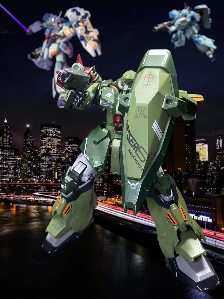 この様な背景からも、本機は全く異なる外観を持ちながらも、連邦軍の当時の主力機として配備が進んでいたグスタフ・カールとほぼ同等の性能を有しており、一説によると、ムーバブルフレームの構造などは殆どが共通していたとも言われている。その上で、本機にはヤクト・ドーガやサザビー、後のシナンジュなど、ネオ・ジオン陣営の機体開発の際に蓄積されたノウハウの数々がフィードバックされており、それは12年という歳月を経て、今日の量産機の性能が、かつての高級機と同等の水準にまで達した事を示している。