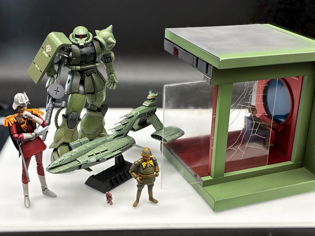 あまりにもバラバラなので、サイズ比較に並べてみました😁ザクが1/144です。