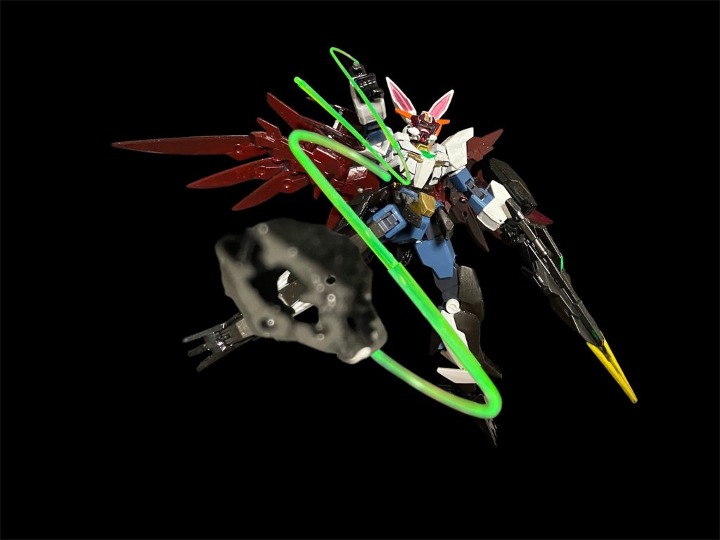 エグナーウィップ。既出のアイズガンダムから拝借。某女幹部さんは鞭使いだそうで、合わせてみました。電撃ビリビリは女王様か？