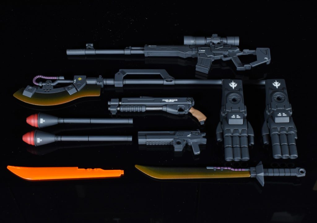 武器セット使いこなせるかは分かりませんが、たくさんあるととにかくかっこいいですね。ヒートサーベルは替刃を用意してます。