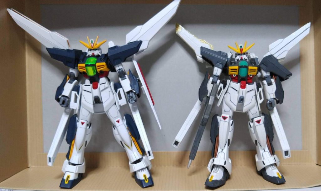 左がHG、右が放送時に発売された旧キット。大河原デザインに忠実な旧キット。対して関節機構を進化させ、スタイルもスマートになったHG。どちらも魅力的なキットです。