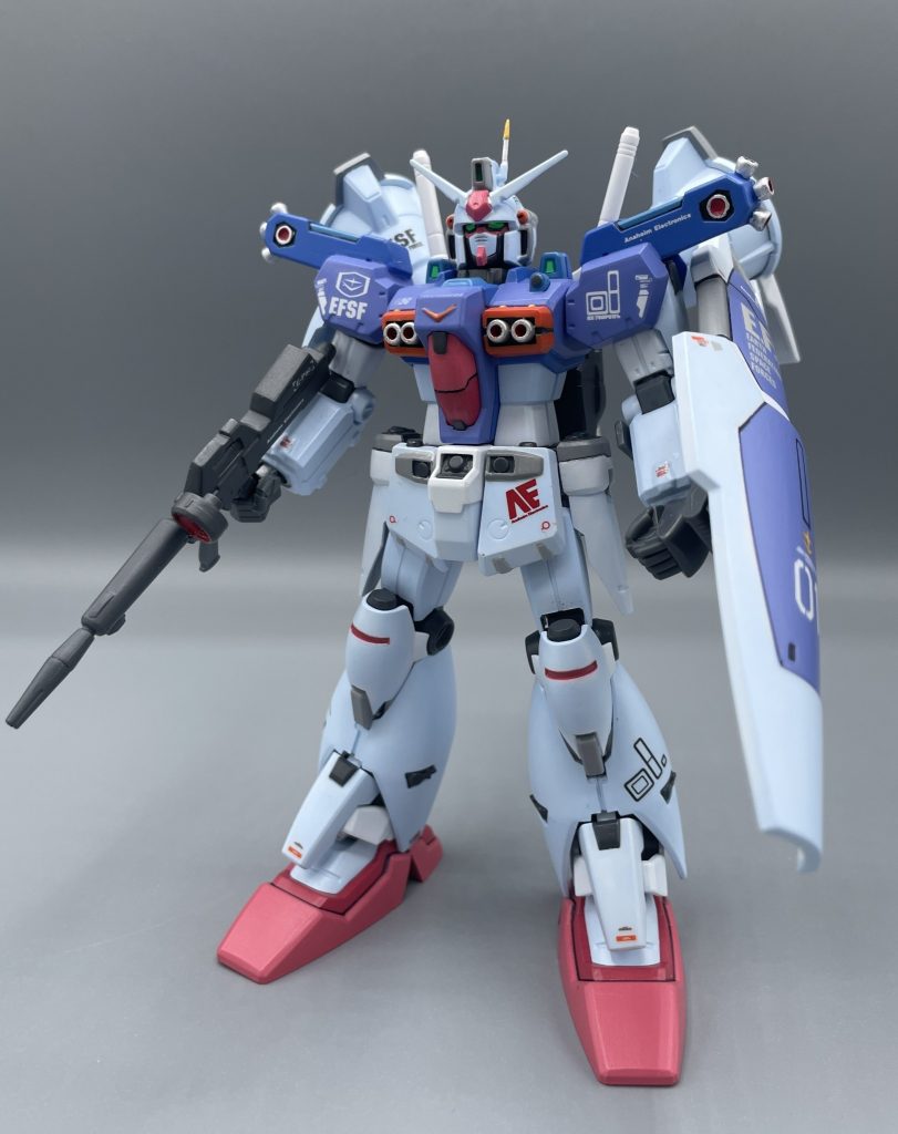 RX-78GP01Fb　GUNDAMGP01Fb　「機動戦士ガンダム0083 STARDUST MEMORY」に登場する試作型モビルスーツ・ガンダムGP01フルバーニアンをHGUCで立体化したキットです。　HGUCシリーズの１３作目にして初のガンダムタイプとしてゼフィランサスが発売され、「次はいよいよRX-78-2か！？」と胸を躍らせていたら、なんと次のガンダムタイプはまたもやGP01！？　HGUC初のガンダムということで、ゼフィランサスはバンダイさんも気合を入れまくって作ったと見えて、今の目で見ても傑作です。フルバーニアンは、そのリデコキットとして発売されることになりました。　完成度としては、ゼフィランサスの方がやや上かもしれませんが、個人的には、このフルバーニアンも大好きなんです。これまでに、何個も作ってきた大好きなキットです。