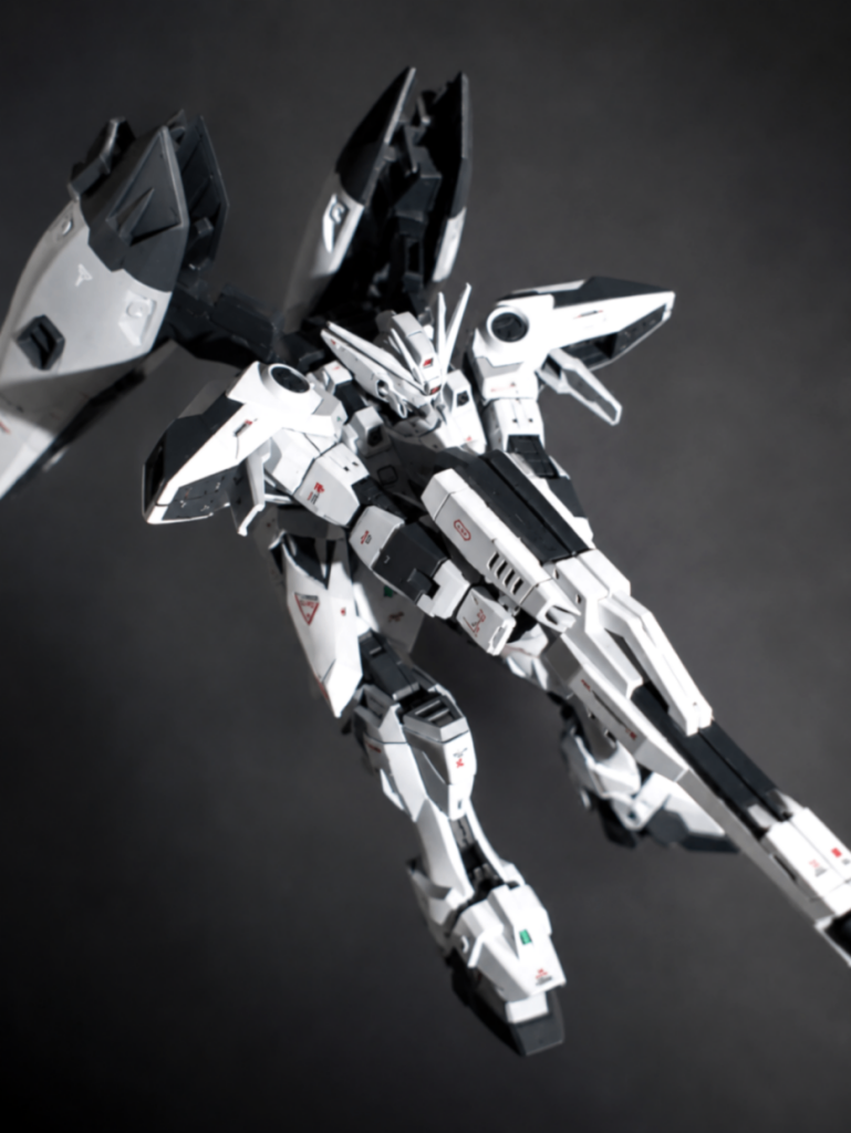 もちろんゼロの一番象徴的なこのポーズもできます。というかこの場面を見てキット製作がしたくなったと言っても良いくらいです。