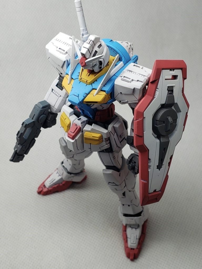 ようやく完成です。00ガンダム自体、放映当時にドラマに引き込まれ毎週の放送をリアルタイムでおいかけておりました。セカンドシーズンの最後の戦闘で登場したオーガダムのＨＧのキットがパチ組で保管してあり数年ぶりに手に取り、手間を加えて、完成に至りました。いつもは旧キットでのアニメ劇中再現の製作が多く、こうした工作は慣れていないのですが、オーガンダムがＲＧで出たら、こんな感じ？といったイメージで細かくディテールを追加しました。