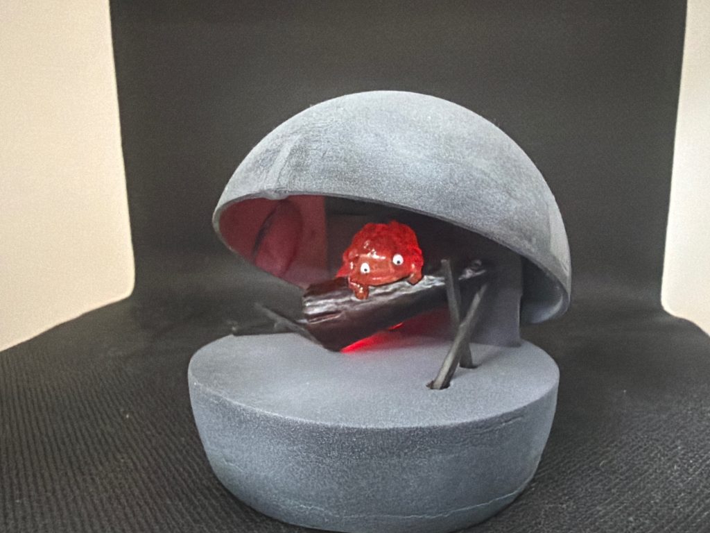全く関係ないもの紹介ディスティニー製作の前にハウルのカルシファーの暖炉を製作していました。暖炉にはデカいガシャポンのカプセルを使用しました。ミライトを使用したとろこ、あまり光が広がりませんでした。気が向いたらLED配置を直してみます。