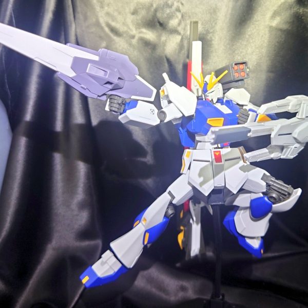 以前購入していたEG福岡νガンダムを色々なパーツを使ってミキシング中です（3枚目）