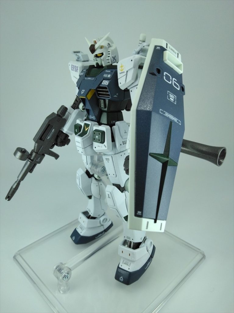 RX-78は、ブルーグレーをメインカラーにしてみました。胸のあたりはPGをちょっとイメージして・・