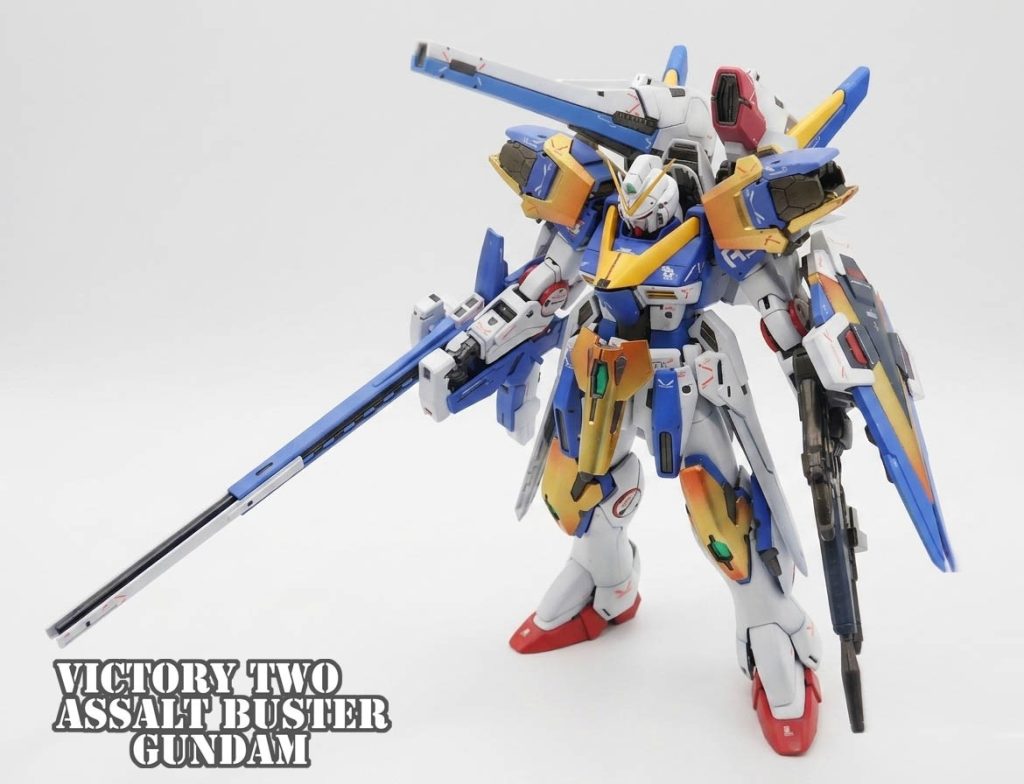 簡単なカラーガイド☆青部分はガンダムカラーに蛍光ピンク、ホワイトを少量混ぜたモノを使用。黄色部分はNAZCAカラーのマンダリンイエローを使用。ゴールド部分はキットそのままのゴールドの上にクリアーオレンジを軽く噴いてます。