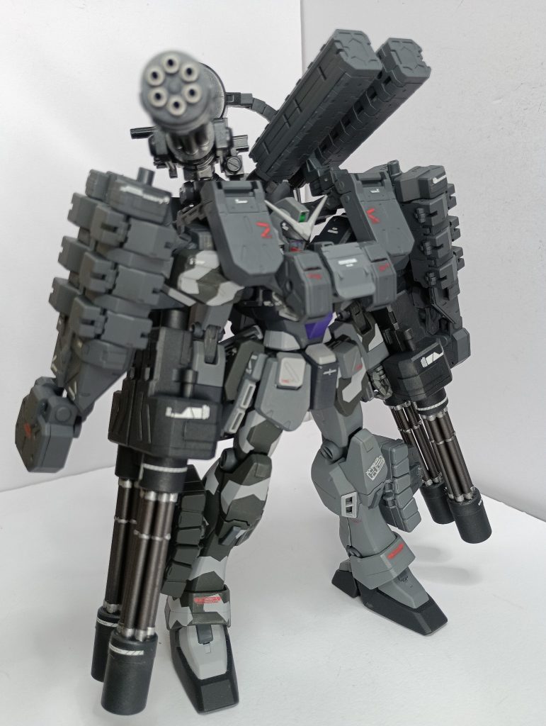 ミサイルの内訳としては、ヘビーアームズ94発。イーゲル装備136発。＋アルファの176発で、合計406発となっています。
