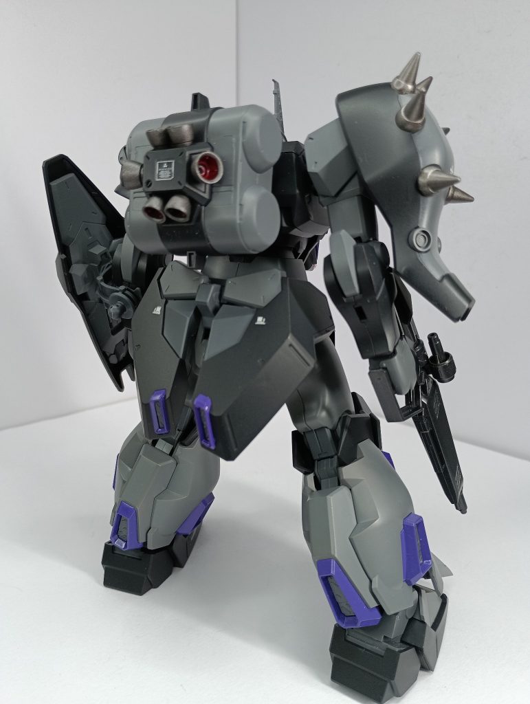 背部。バックパックはギラドーガの物に交換しています。