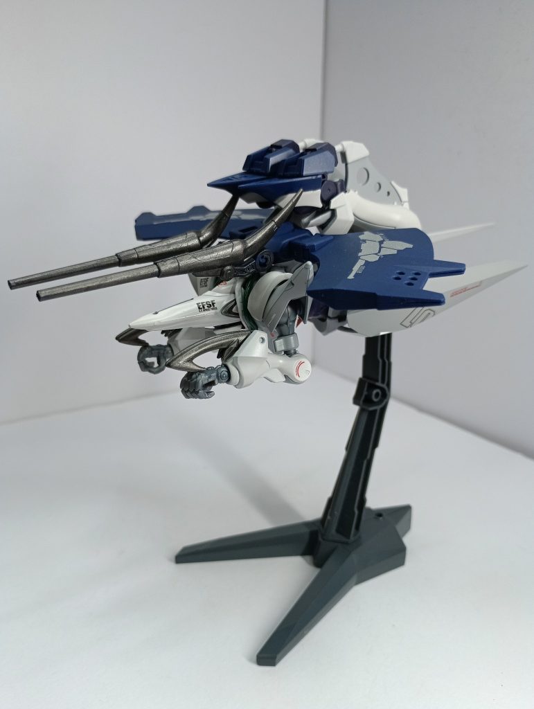 モビルアーマー形態。後付けの形態の筈ですが、結構格好いいです(zaku-kao5)