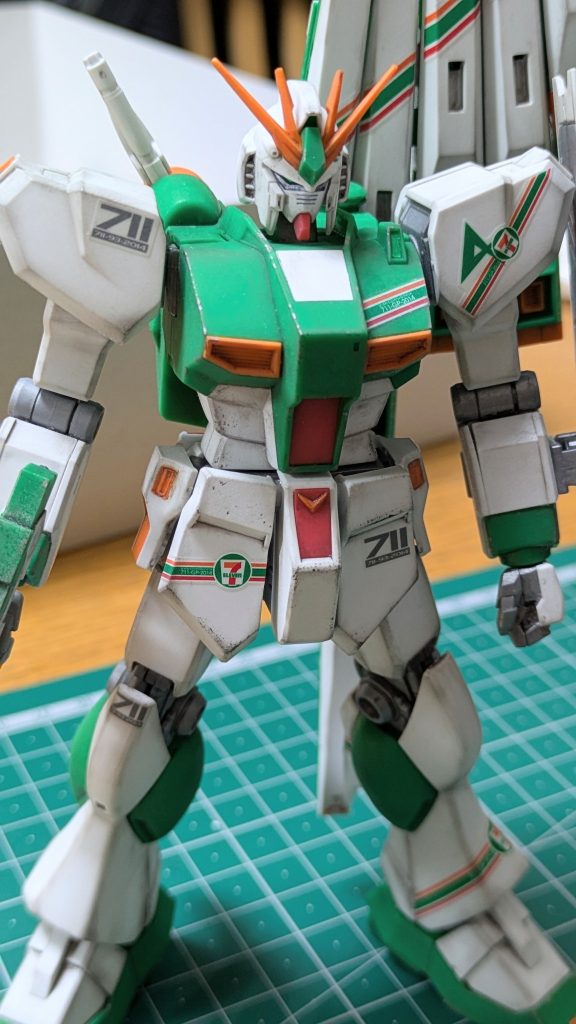 みなさんこのガンプラから魂の叫びが聞こえますか？僕には聞こえます「セブンイレブンは伊達じゃない！」