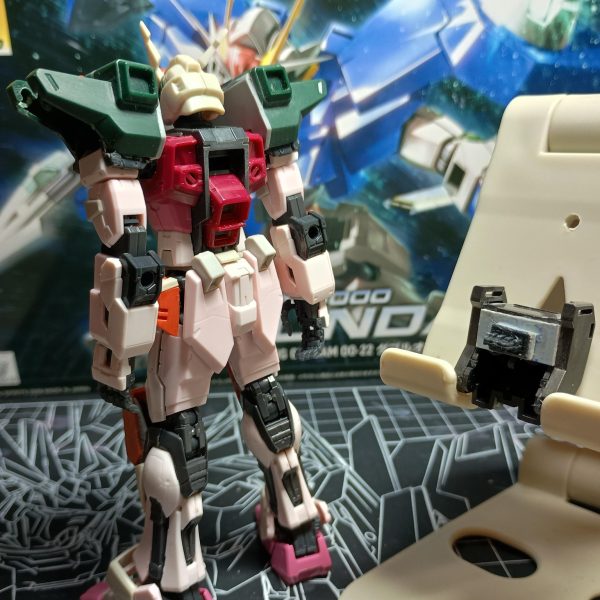 RGストライクルージュにプラバンとバスターのパーツをペタペタ貼っただけです。いつか完成させます（3枚目）