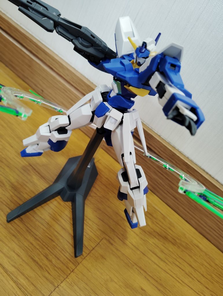 ポーズがとてもかっこいい、友達がしてくれました(gandam-hand1)