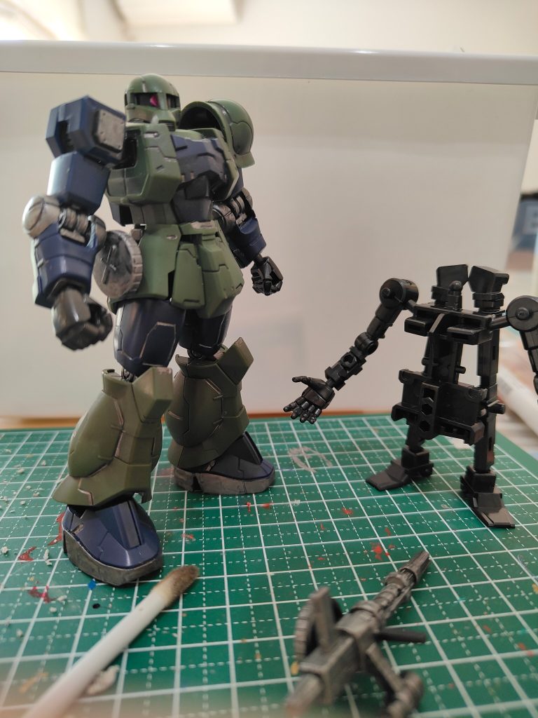 フレームに装着。無可動フレームはちっさいロボットみたい