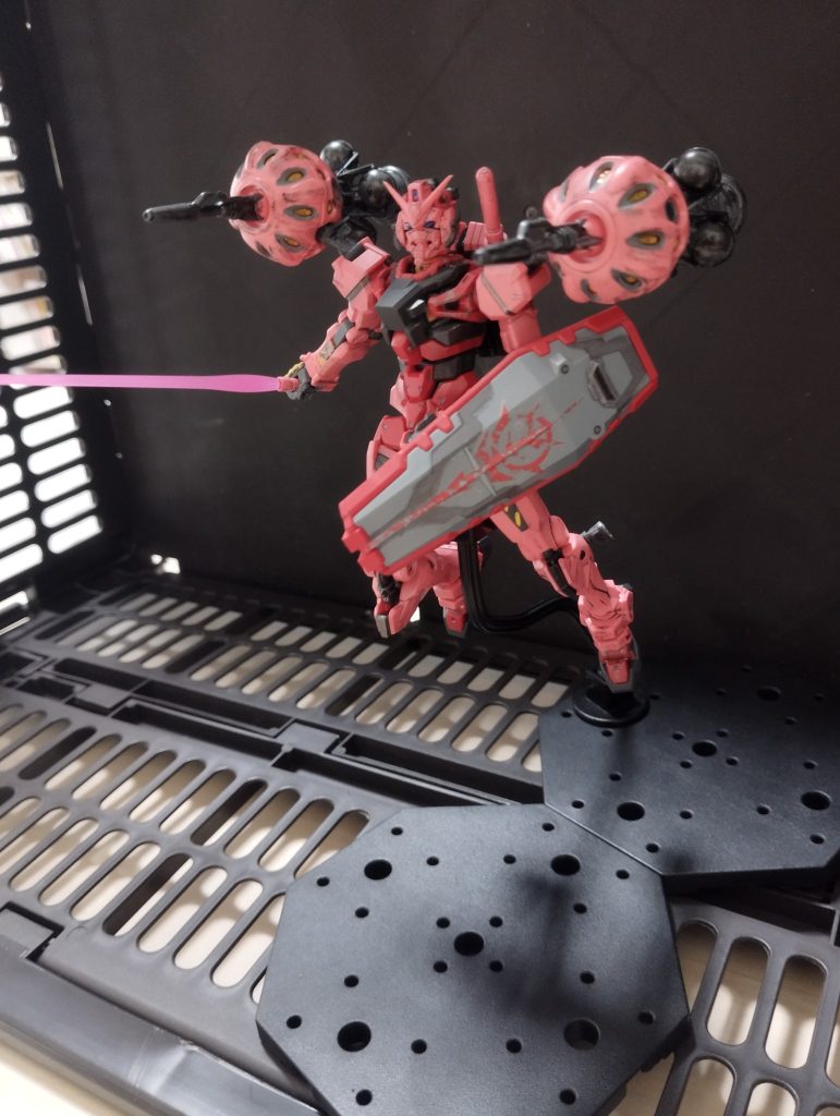 本体の作成で集中力が切れ、武装関係は適当になってしまったので、アップでは写せませんｗ