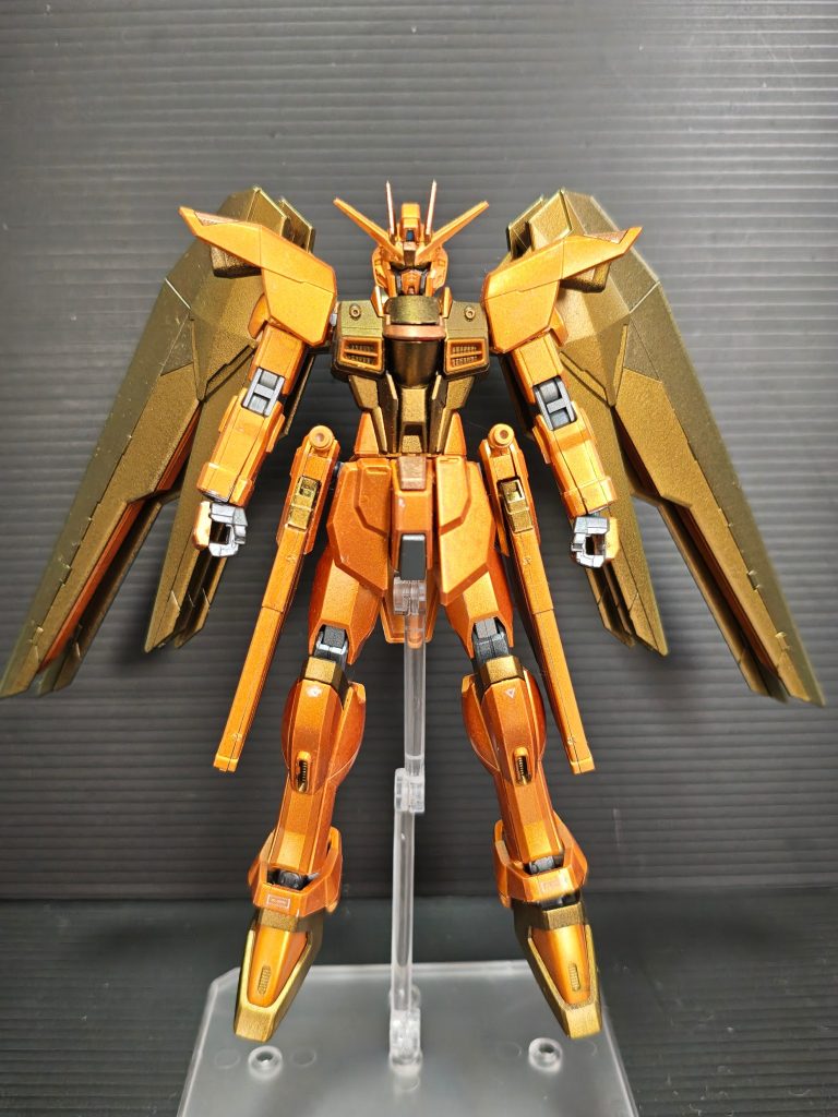 ガンプラマイブームが暫く去っていたので、製作と塗装は約1年ぶり‥なかなか思うように仕上がらず時間がかかりました。