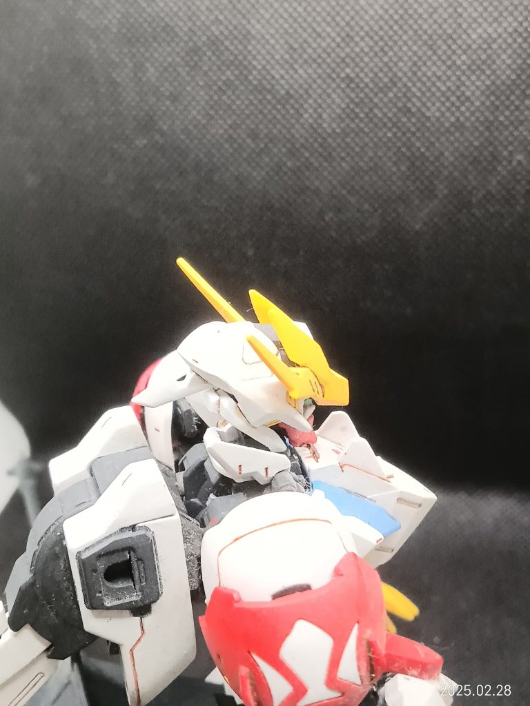 後頭部をエイリアンっぽくしてます